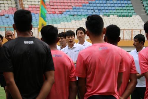 신태용, 석 달 만에 인도네시아행…U19팀 한국훈련 약속받아