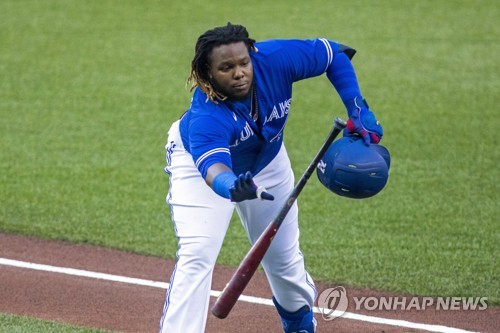 수비 부담 줄여라…MLB닷컴 게레로 주니어, 1루수 전향 준비