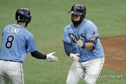 '우타석 첫 홈런' 최지만 그저 스윙했더니 볼이 담 밖으로