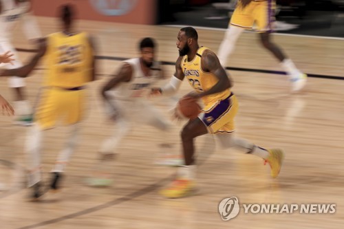 '서부 선두' 레이커스, NBA 재개 첫날 '2위' 클리퍼스 제압(종합)