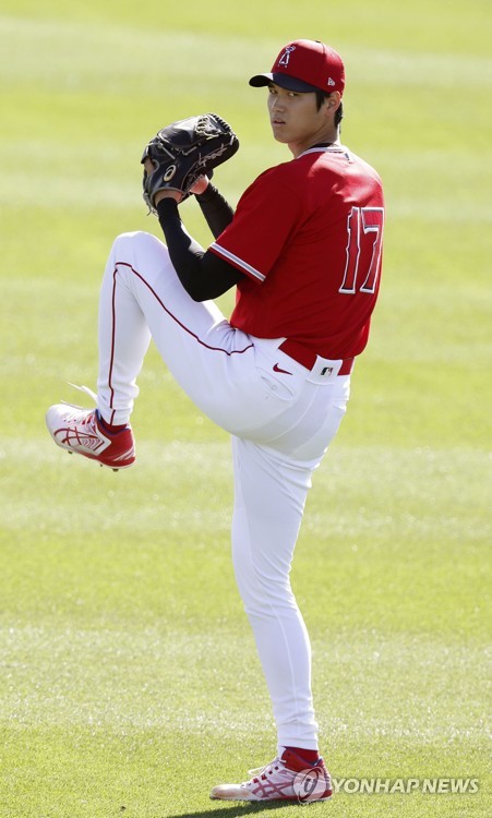 난조에 허리 삐끗 MLB 오타니…심각하지는 않아