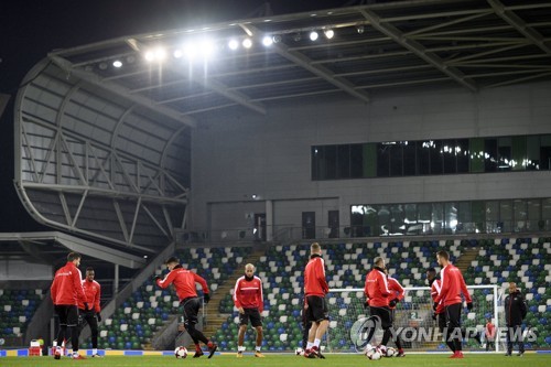 영국 축구도 관중 받는다…아이리시컵에 500명 입장 허용