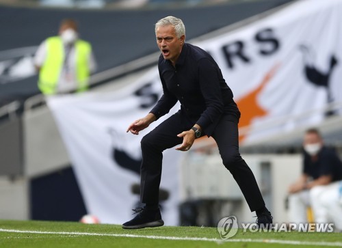 '맨시티 징계 해제'에 과르디올라 감독 우린 사과받아야 해