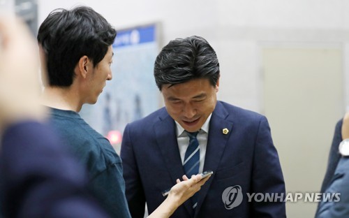'선수선발 비리 의혹' 고종수 전 감독 법정에 처음 선다