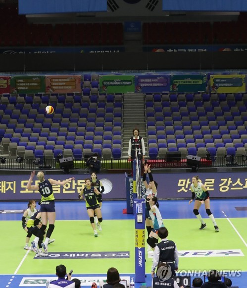 [코로나 6개월] 스포츠계도 직격탄…무관중에 구단 재정 '휘청'