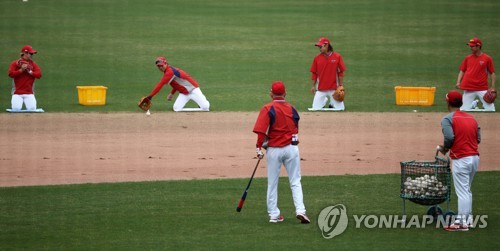 프로야구 KIA, 외국인 사령탑과 첫 이방인 수석코치의 조화