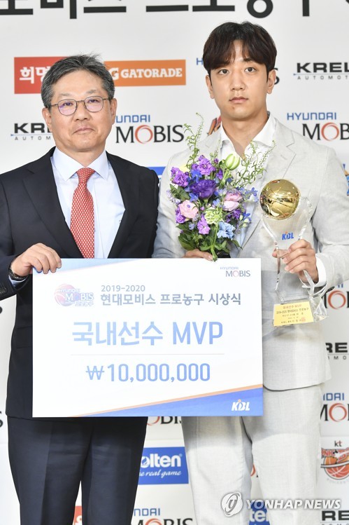 북 치고 장구 친 MVP 허훈…양홍석은 장구 정도는 저도 한 번