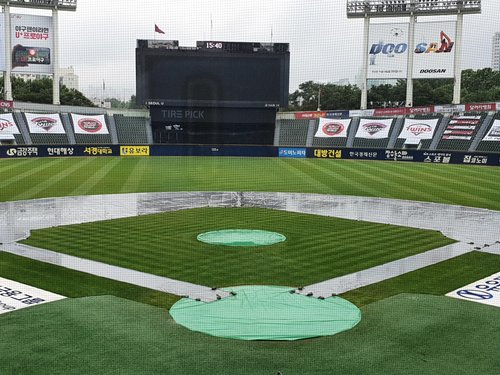 프로야구 잠실·사직·수원 경기 비로 취소(종합)