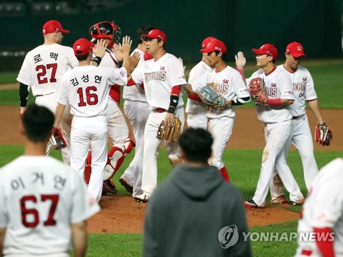 '8회 4점' SK, 키움 안우진 제구 난조 틈타 역전승