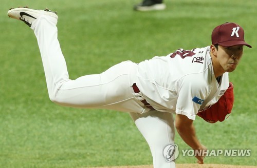 이정후, 프로 첫 4번…손혁 감독 기분 좋게 쳐라