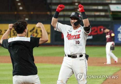 황재균 살아나니 kt 신바람…감독님 믿음 덕분이죠
