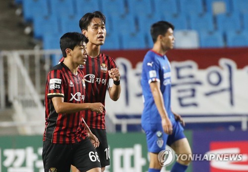 수원·서울, 시즌 첫 슈퍼매치서 '6골 난타전'…3-3 무승부