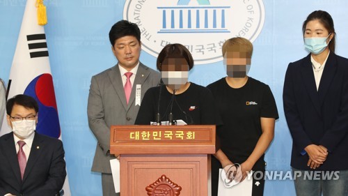 추가 피해자들 경주시청 트라이애슬론팀은 감독, 주장의 왕국