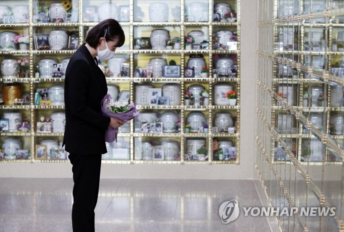 최윤희 문체부 차관, 최숙현 선수 집 찾아가 유족 위로