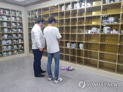 혐의 인정한 김도환 선수, 고 최숙현 선수 납골당 찾아 사죄(종합)