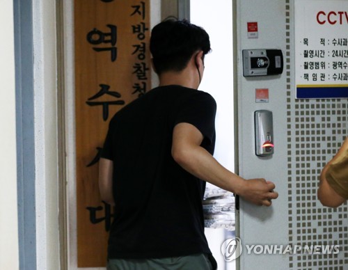 잠적설 나돈 '팀닥터' 경찰에 저항 없이 체포
