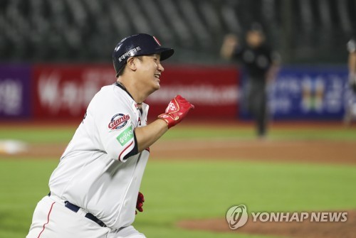 스트레일리 8이닝 무실점 쾌투…롯데, LG 5-0으로 완파