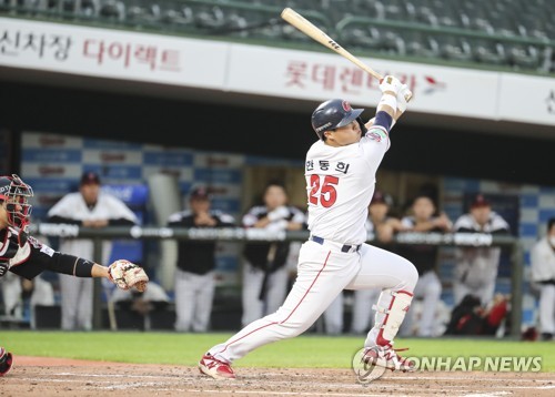 한동희 역전 3점포 롯데, LG에 6점 차 짜릿한 뒤집기