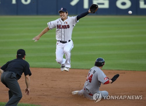 두산 김재호, 어깨 통증으로 부상자 명단…5일 휴식 예정