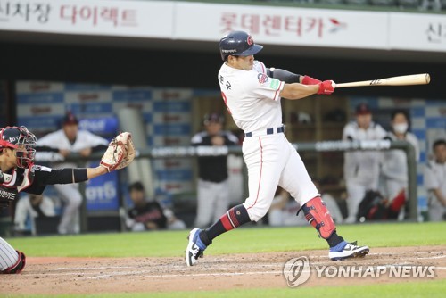 한동희 역전 3점포 롯데, LG에 6점 차 짜릿한 뒤집기