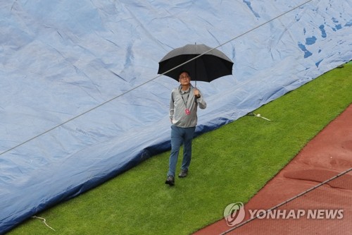 프로야구 잠실·창원 경기 이틀 연속 비로 취소