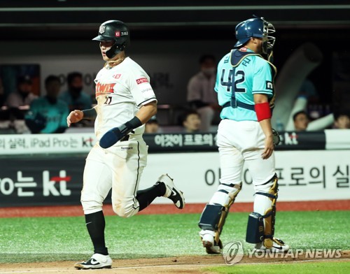 강진성 역전 결승타…선두 NC, kt 꺾고 5연승 행진