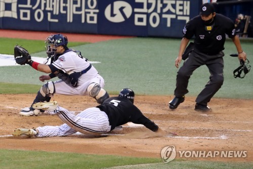 응원 기운 받은 LG, 두산에 짜릿한 4-3 역전승