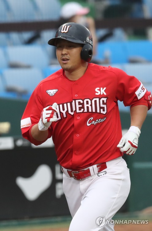 양준혁과 어깨 나란히 한 SK 최정…통산 홈런 공동 2위