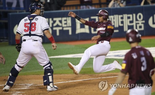 김하성 결승포·러셀 쐐기 타점…키움, 두산에 역전승