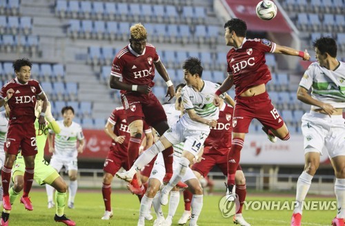 '구스타보 3골' 전북, 부산 꺾고 FA컵 4강…울산도 강원 제압(종합)