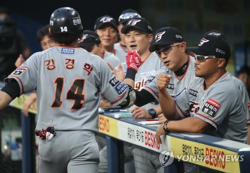 '1회 6실점 후 3회 6득점' 한화, 삼성 꺾고 8연패 탈출(종합)