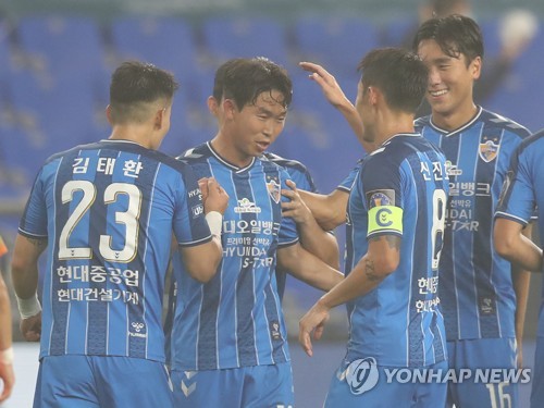 '구스타보 3골' 전북, 부산 꺾고 FA컵 4강…울산도 강원 제압(종합)
