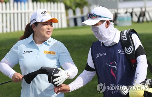'남편 캐디'와 첫 라운드…박인비 연봉 올려야겠어요