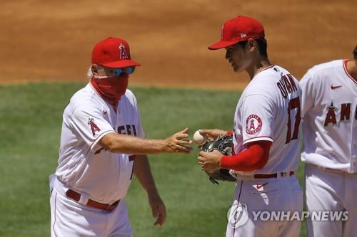 오타니, 1⅔이닝 볼넷 5개로 2실점…ERA가 무려 37.80