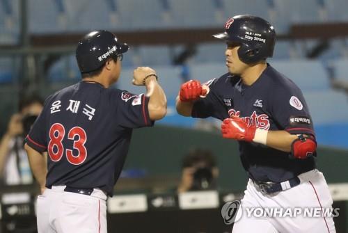 전준우, 역전 만루포…롯데, 짜릿한 뒤집기로 5연승(종합)