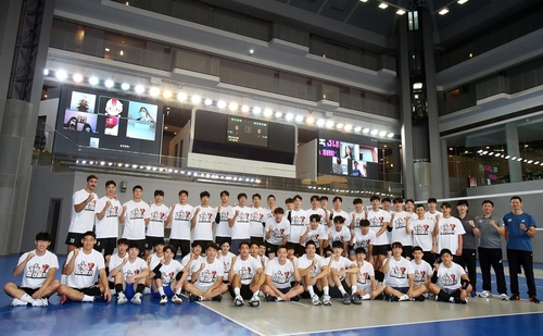 한국전력 박철우·러셀, OK저축은행 진상헌…랜선 통해 인사
