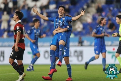 울산, '동해안더비' 2-0 승리로 선두 사수…전북도 수원 완파(종합)