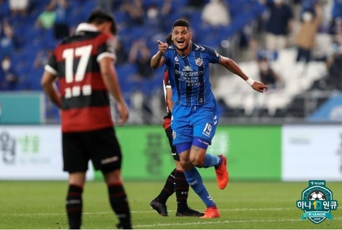 울산, '동해안더비' 2-0 승리로 선두 사수…전북도 수원 완파(종합)