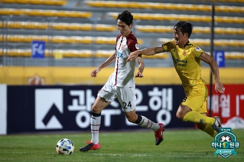 '이정협 1골 1도움' 부산, 포항 2-1 격파…6경기 만에 승리