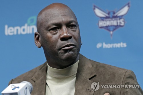 지금은 들어야할 때…'농구황제' 조던, NBA 파국 막았다