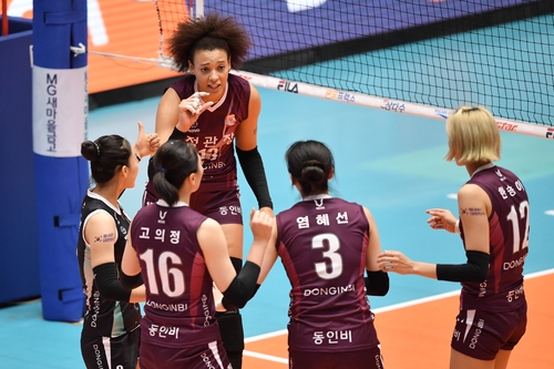 센터로 변신한 정호영, 12득점…인삼공사, GS칼텍스에 역전승