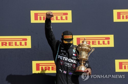 터진 바퀴도 못 말린 우승…F1 해밀턴, 브리티시 GP '폴투윈'