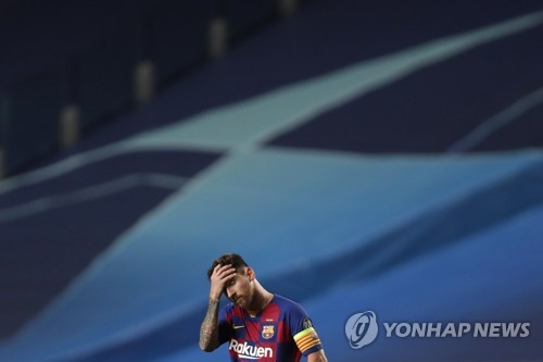 메시, 쿠만 감독과 전격 회동…바르사에서 미래 보이지 않아