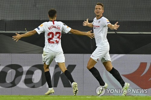 '더용 역전포' 세비야, 맨유 꺾고 4년 만에 '유로파 결승행'