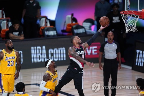 NBA 이변의 날…1위 레이커스·밀워키, 8위 팀에 1차전 덜미