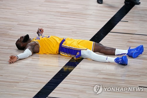 NBA 이변의 날…1위 레이커스·밀워키, 8위 팀에 1차전 덜미