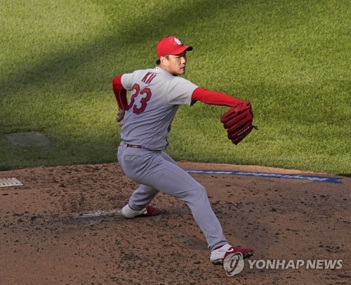 엉뚱한 모자 쓰고 나온 '신인' 김광현 조금 긴장했다