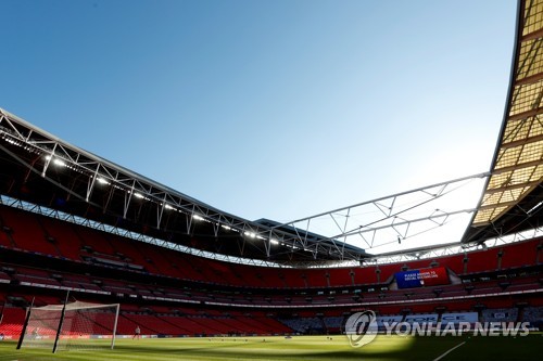 12경기 출전정지·관중석 폐쇄…인종차별에 칼 빼든 FA