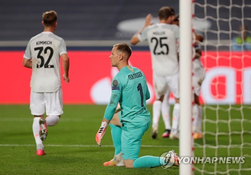 노이어, '8실점' 테어 슈테겐 위로…이런 건 원치 않았는데