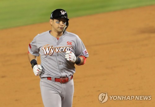 SK, 음주운전 물의 강승호 임의탈퇴 해제…내년 복귀 가능